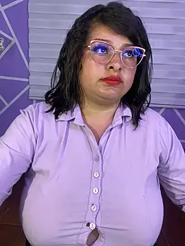 MiiaaJoness webcam
