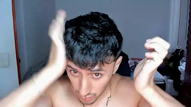 Tommy_Bred live cam on StripChat