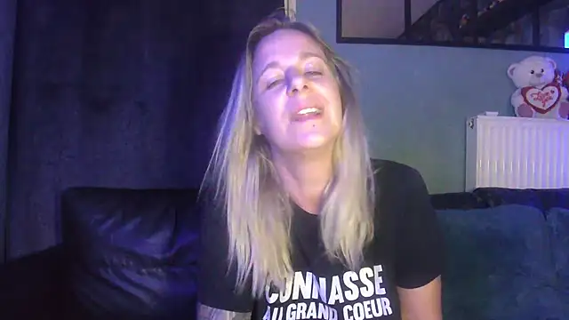 Delichieuse5 live cam on StripChat