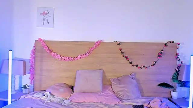 LaraRous webcam