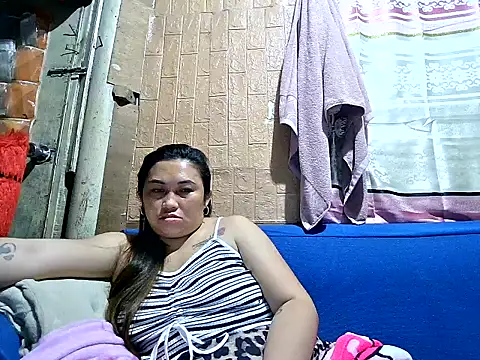 Lonely_Heart live cam on StripChat
