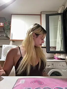 noeliagglow - pareja en stripchat, habla español