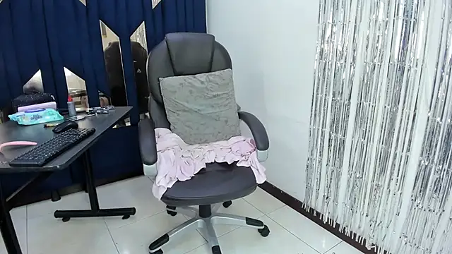 Aisha_hotts777 webcam