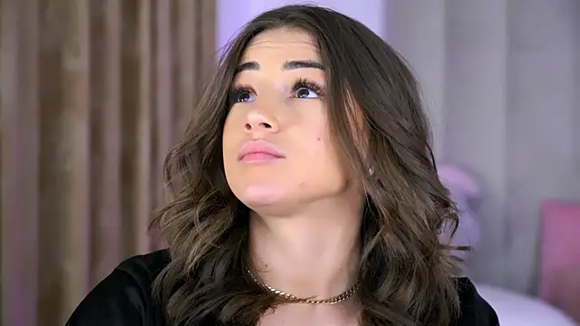 AishaSins webcam