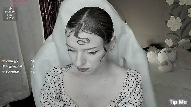 MeganNewCat live cam on StripChat