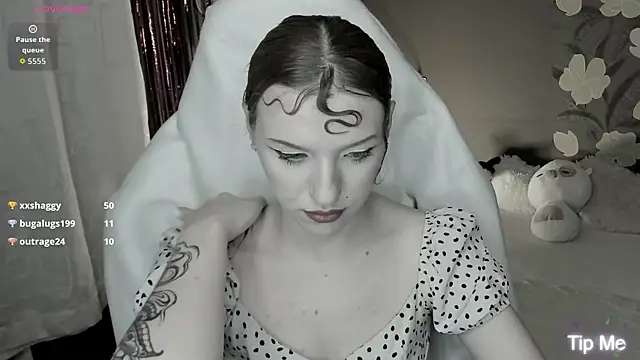 MeganNewCat live cam on StripChat