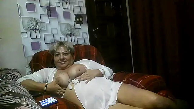bialoba7 live cam on StripChat