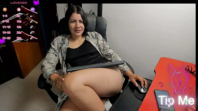 peanut_tangerine live cam on StripChat