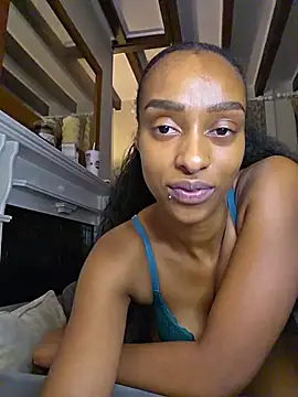 Hazel_Dollxx live cam on StripChat