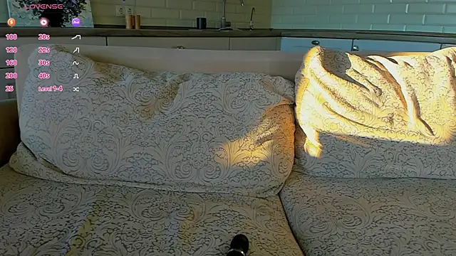 UWU_flower live cam on StripChat