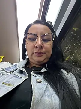 abril_luv's live room