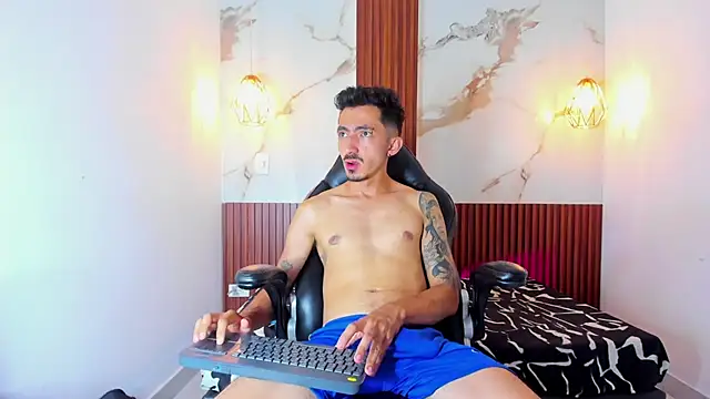 DylanAnderson1 live cam on StripChat