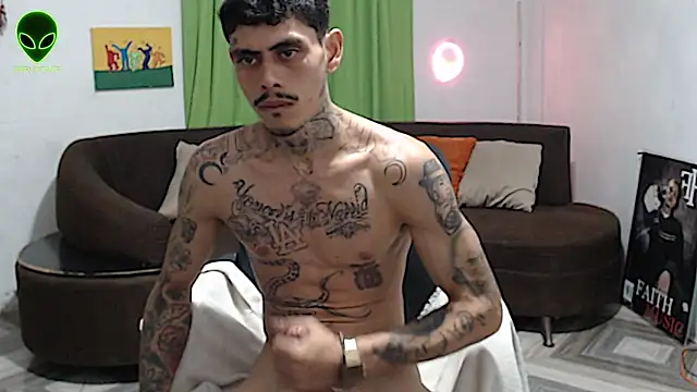 alpha_zom live cam on StripChat