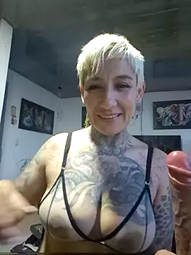 Everlyn_sexx live cam on StripChat