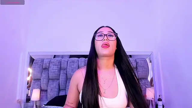 LucianaVlezz live cam on StripChat