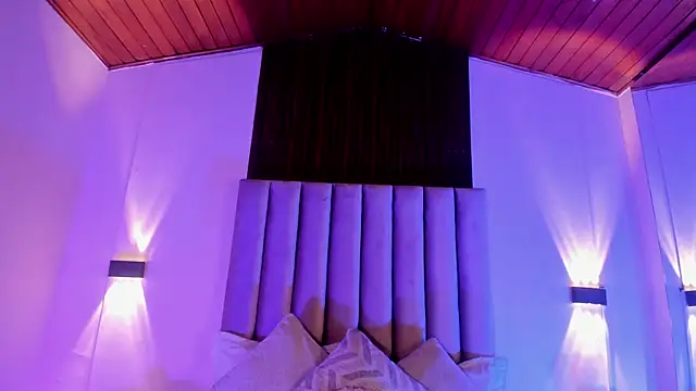 Isis_Moon live cam on StripChat