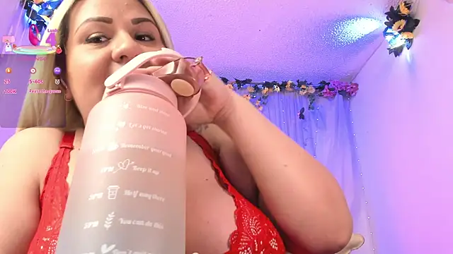 sweetbambi23 live cam on StripChat