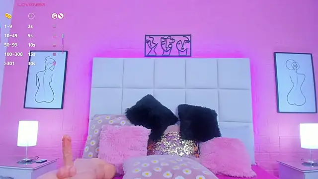 charlotte_kisss live cam on StripChat