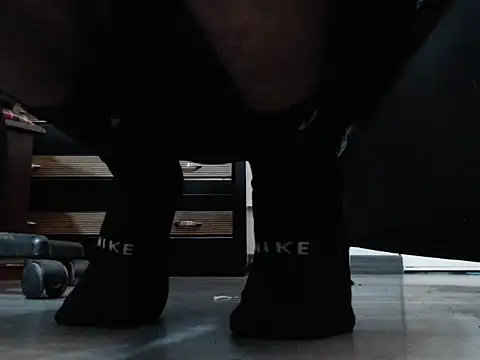 thomass1018 live cam on StripChat