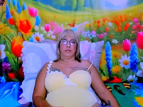indianroxy webcam