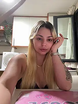 noeliagglow - pareja en stripchat, habla español