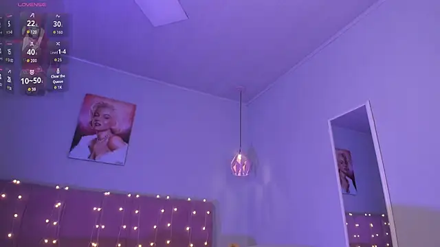 ela_petit live cam on StripChat