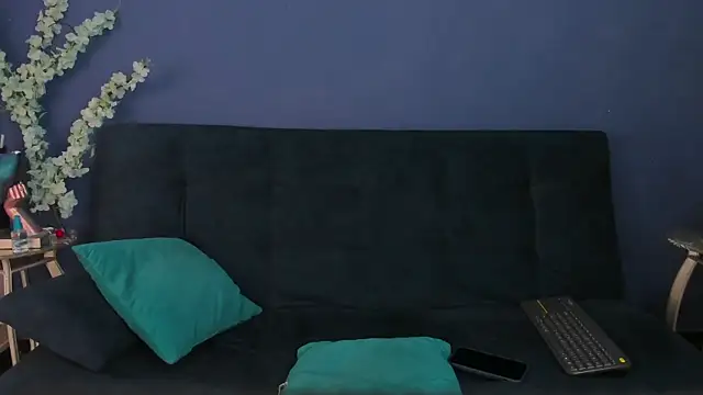 Rowan_Cley live cam on StripChat