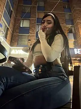 LilacNoir webcam