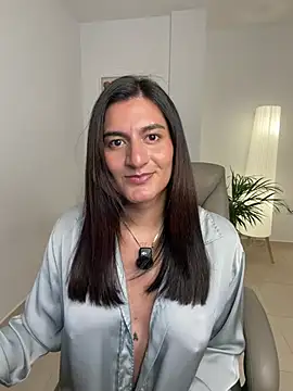ari_artis live cam on StripChat