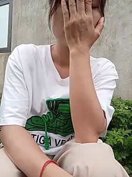Linda-yiyi webcam
