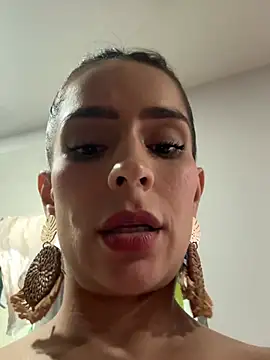 Mau_White webcam