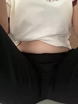 Milk_Mom99 live cam on StripChat