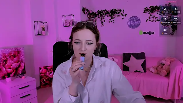 luna_berryy live cam on StripChat