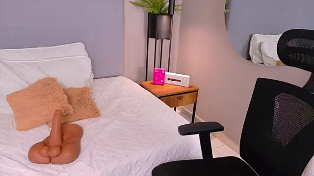 LanaRozz live cam on StripChat