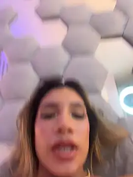 NicoleArmani webcam