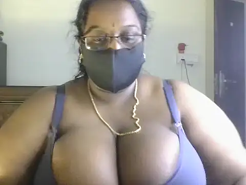 hootypriya live cam on StripChat