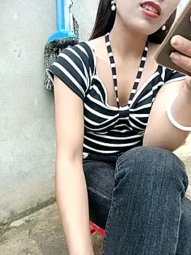 Thobaby112 live cam on StripChat