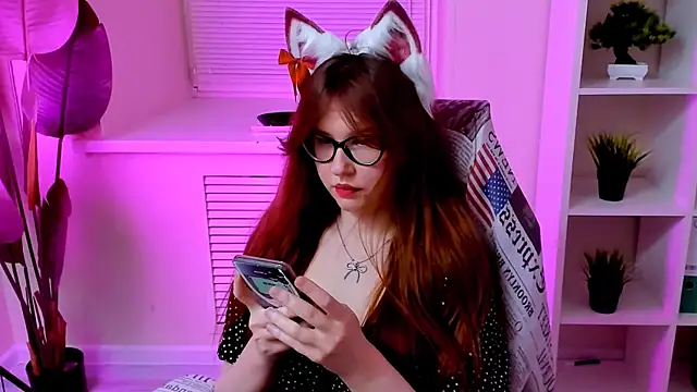 CarolGiggly live cam on StripChat