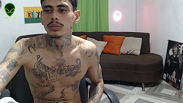 alpha_zom live cam on StripChat