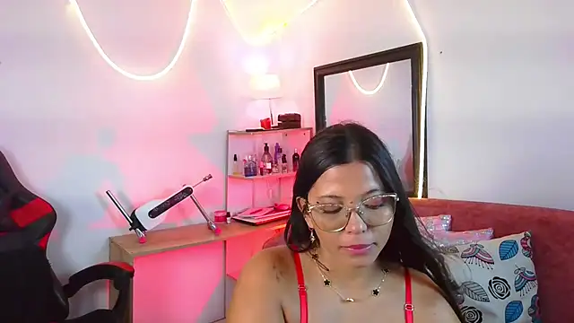 Megaan_Greey live cam on StripChat