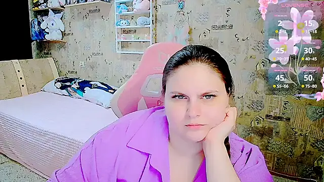 WhisperInTheDarkk webcam