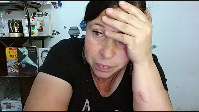 LauraMallioni webcam