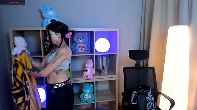shiny_wolf webcam
