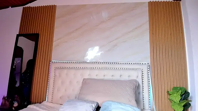 hari_rouse live cam on StripChat