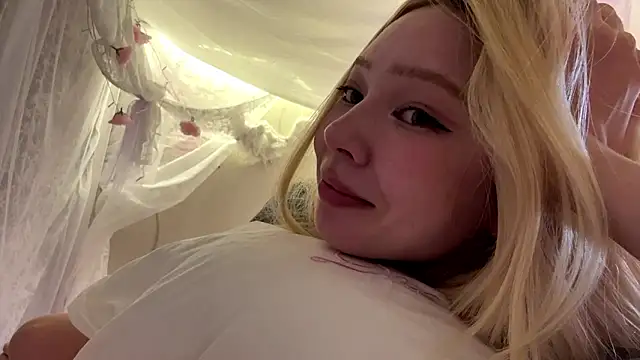 LinaFloww webcam