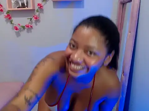 LatinBrunette1 webcam