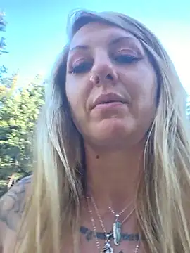 SheIsSomething live cam on StripChat