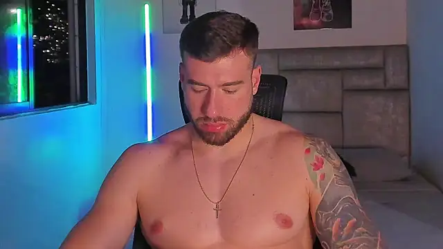paul_rogerr live cam on StripChat