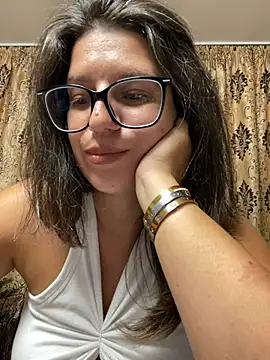 NadiraNoor webcam