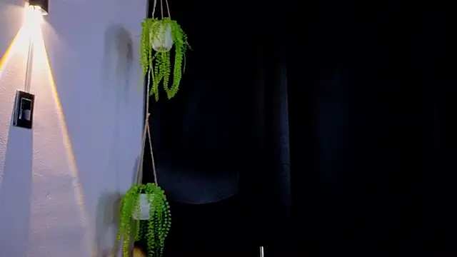 Charlee_pink webcam